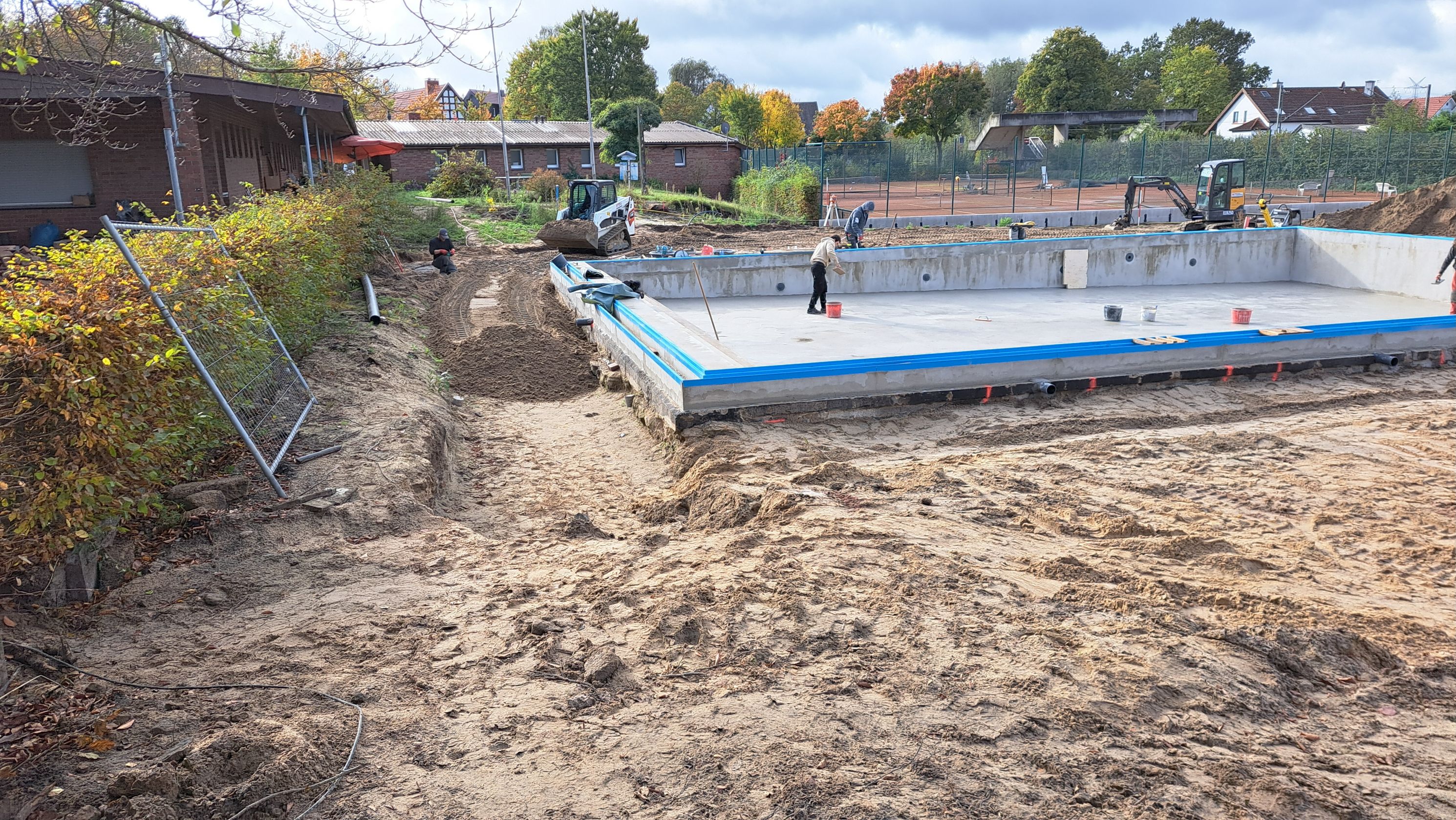 Arbeiten am Lehrschwimmbecken Arbeiten am Lehrschwimmbecken