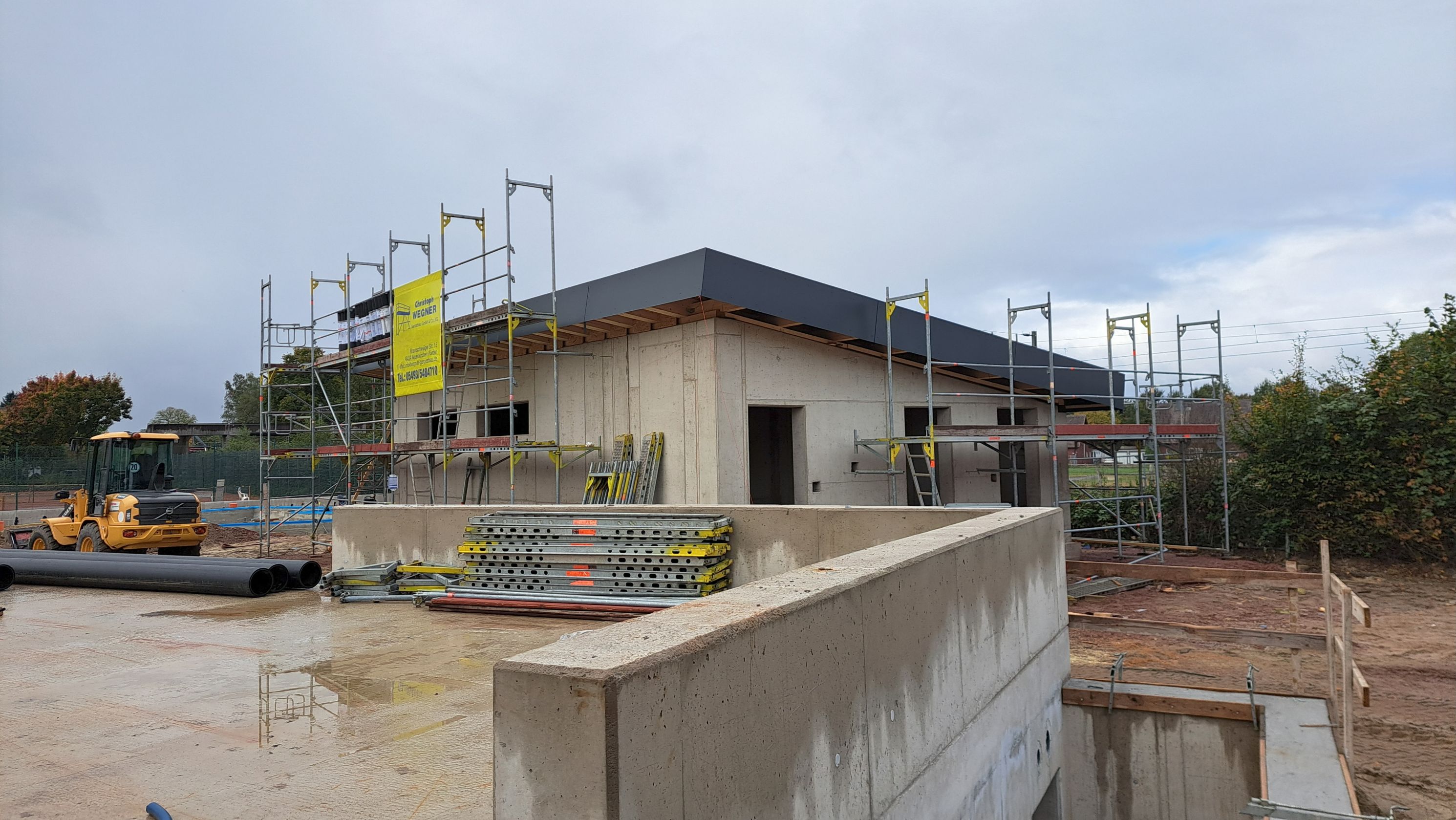 Das Technikgebäude hat sein Dach erhalten Das Technikgebäude hat sein Dach erhalten